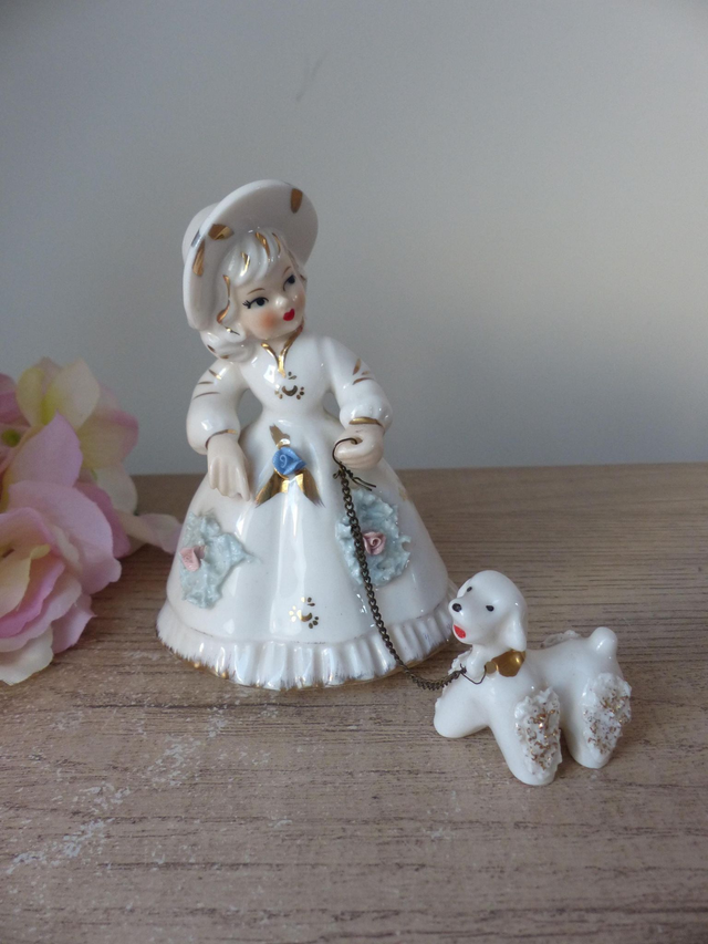 Figurine de femme promenant son chien en laisse, Vintage figurine lady avec caniche, porcelaine Vintage Japon