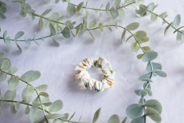 Daisy Mini Scrunchie 
