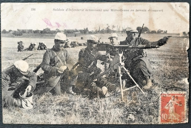 CPA Militaire 1911 - Mitrailleuse en terrain découvert - Marboué