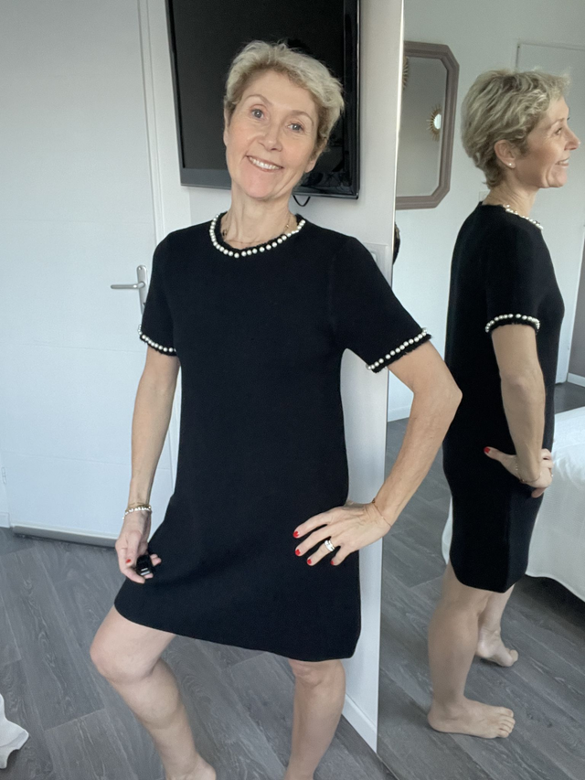 Robe noires avec perles