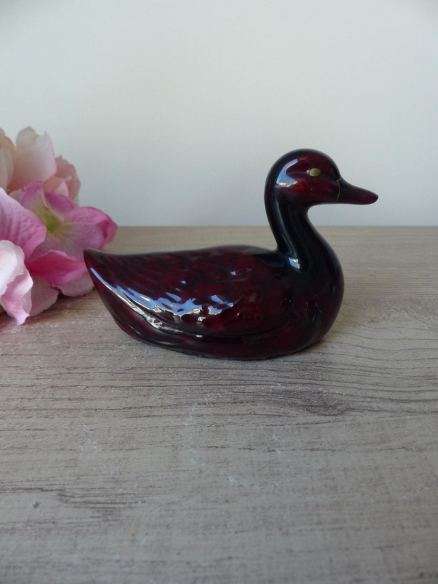 Figurine canard laqué noir et rouge Kanadou France, bibelot canard artisanat français décoration maison de campagne, cottage, ferme, cadeau
