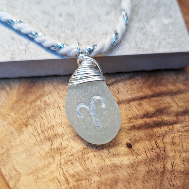 Astro Bélier - pendentif en verre gravé et argent