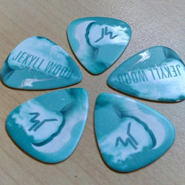 5 Médiators guitare JW - recto/verso