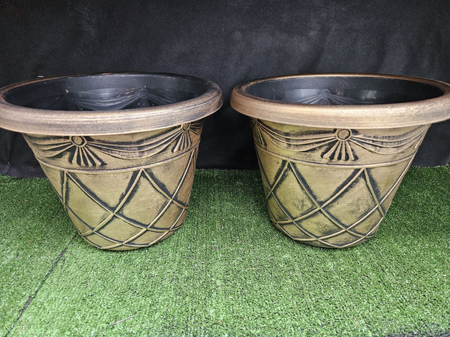 Florence Gold Round 14 Litre Patio Planter