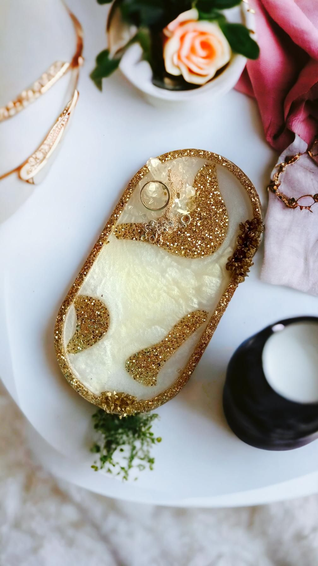 Mother of pearl tray with minerals 