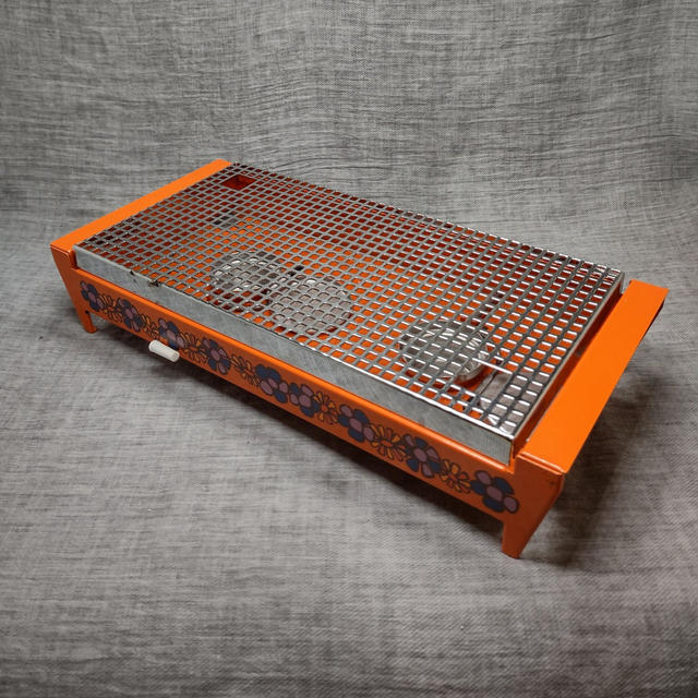 Brabantia | Warmhoudplaat met 2 waxinelichtjes (lengte 34,0 | breedte 15,0 | hoogte 7,0 cm) in oranje kleur met &#039;Patrice&#039; motief | Vintage