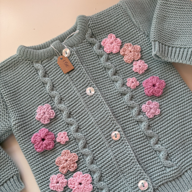 Casaco verde água com flores