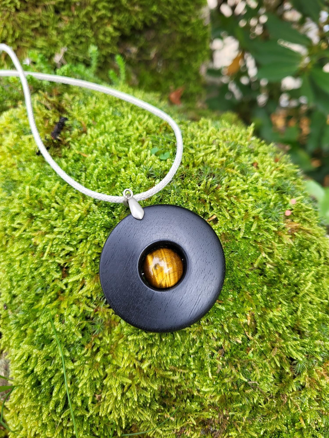 Pendentif bois ebene pierre œil de tigre