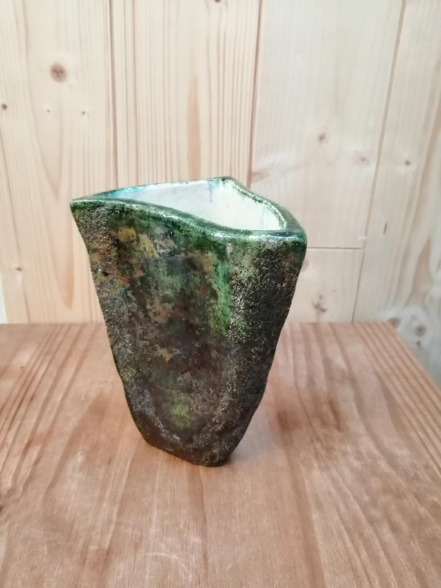 Vase vert difforme
