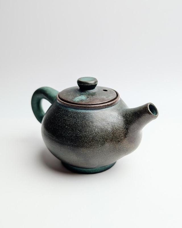 Ushirode kyusu "zaśniedziała miedź"