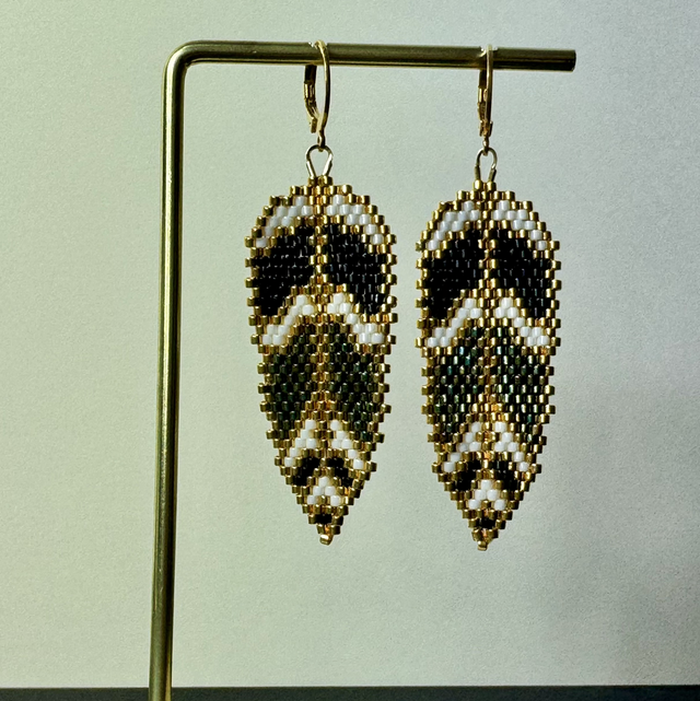 Boucles d’oreilles ethniques – Vert, noir, blanc &amp; doré