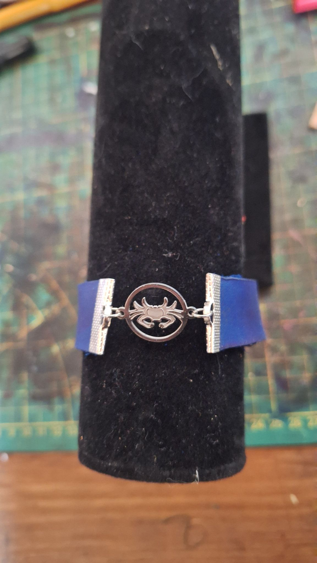 Bracelet Signe Astrologique Cancer en Ruban Velours Bleu Royal - Bijou Élégant