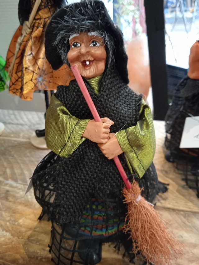 SORCIERE PETIT MODELE