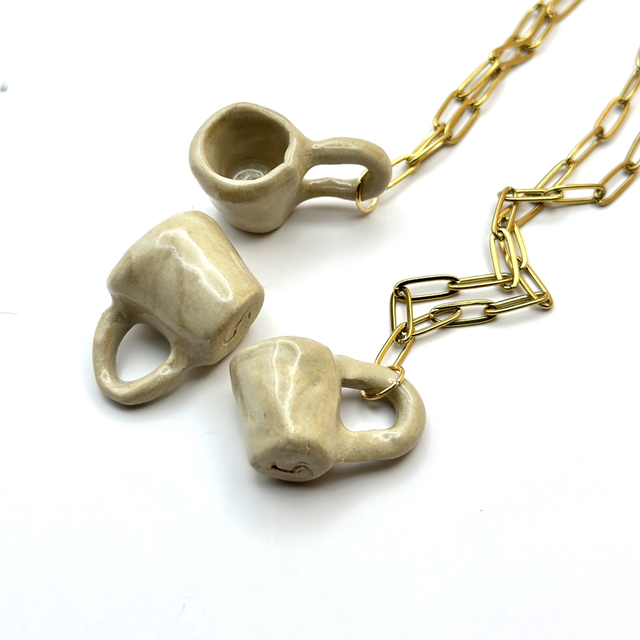 Collier tasse en céramique marbrée beige – Chaîne en acier inoxydable 