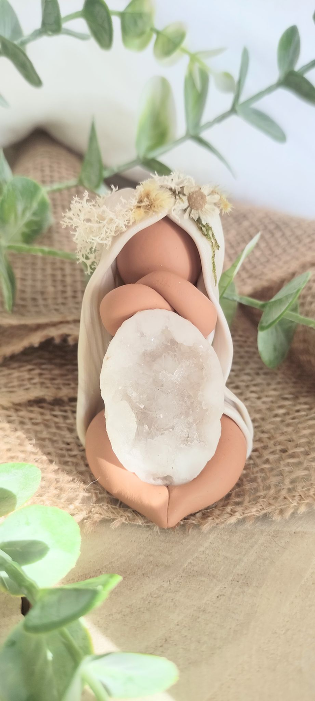 🤍 Gardienne de la Lumière Pure – Cristal de Roche & Couronne Végétale 🌼
