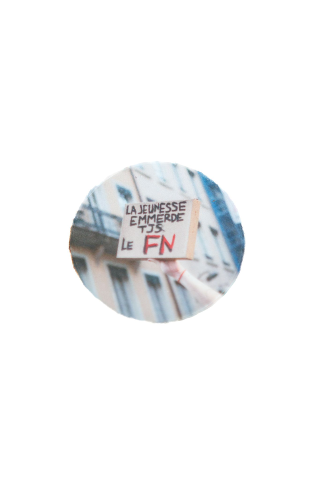 Sticker LA JEUNESSE EMMERDE LE FN