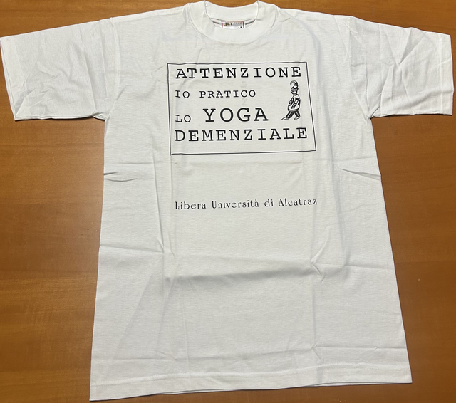 T-shirt Attenzione io pratico lo yoga demenziale