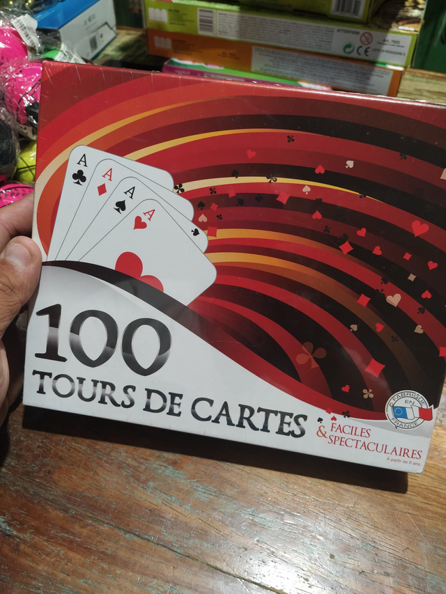 COFFRET 100 TOURS DE MAGIE 