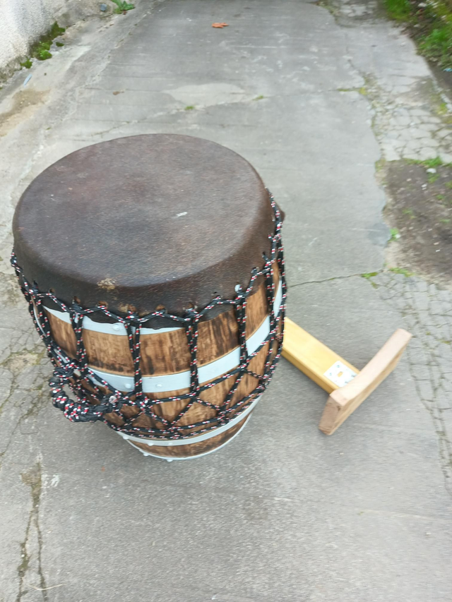 Rouler (taille moyenne) diamètre 37 cm peau bœuf - Dispo 1 avec peau / poils / noire