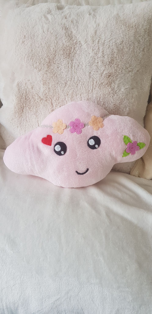 Coussin Kawaii rose à couronne