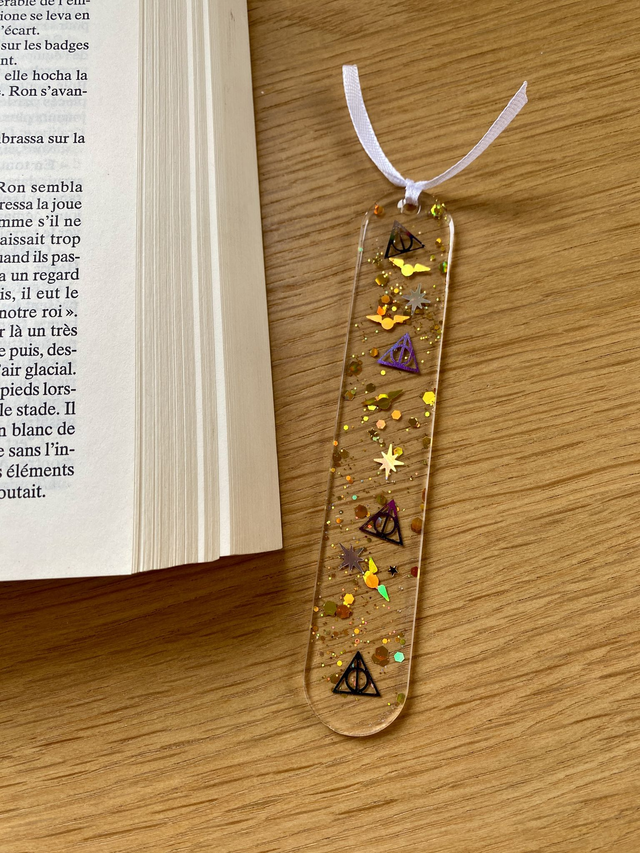 Marque page arrondi - monde magique doré