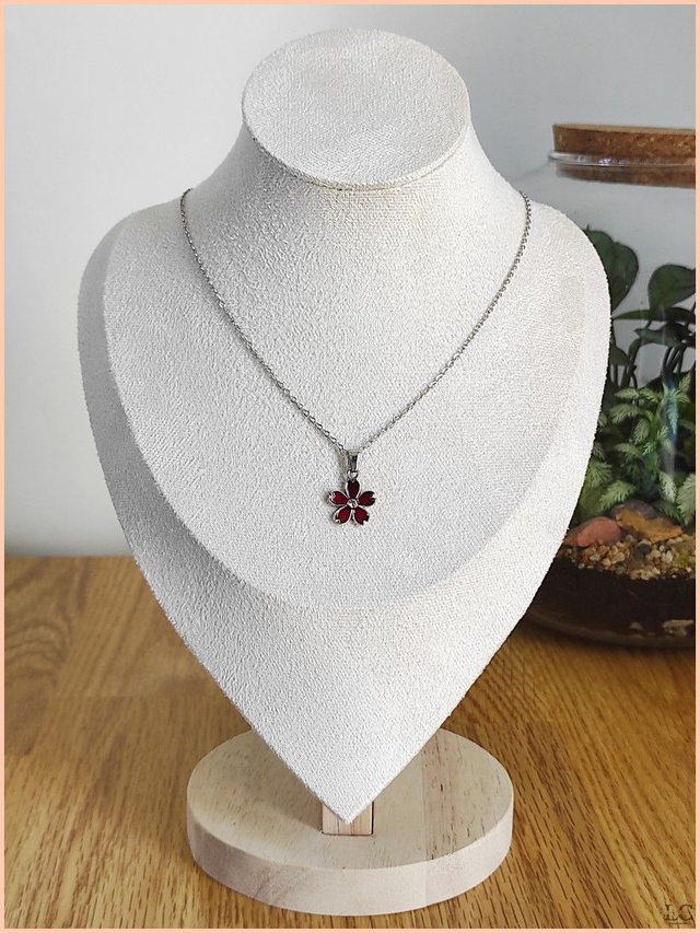 Collier fleur émail rouge