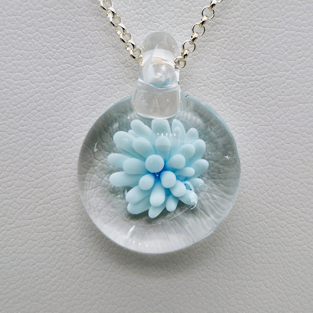 Pendentif Dahlia bleu clair