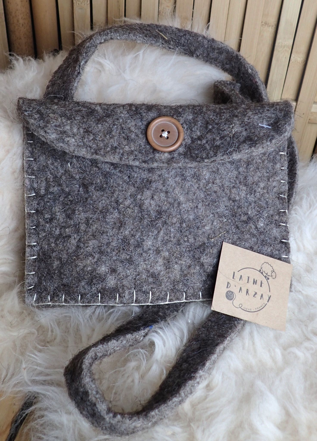 Petit sac bandoulière en laine feutrée