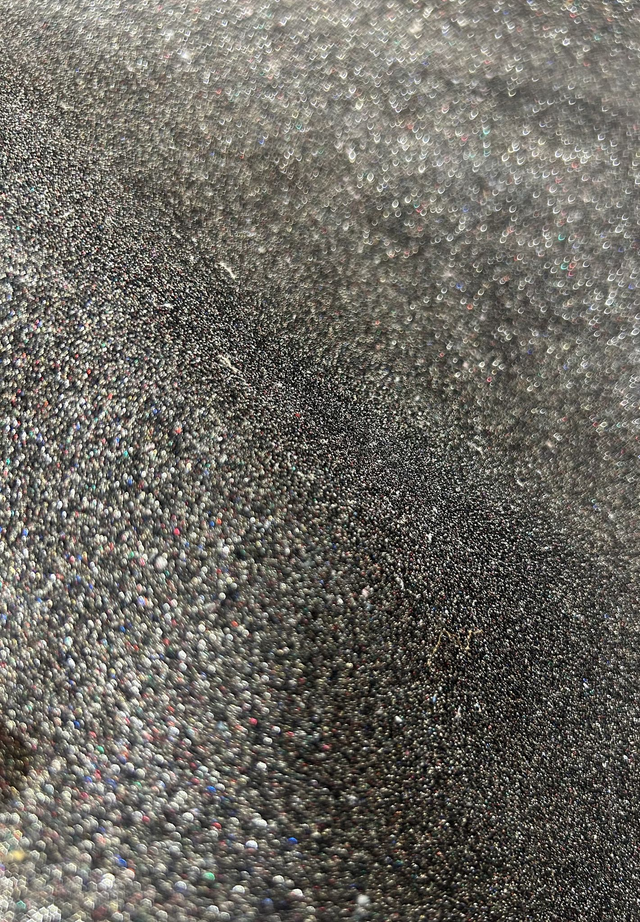 Chute de cuir noir paillettes multicolore