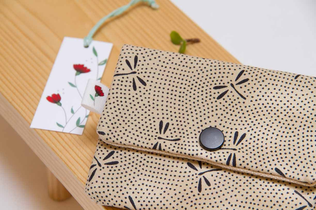 Tarjetero Simple Libélulas en Beige