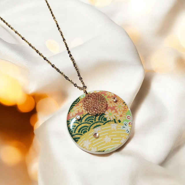 Collier acier inoxydable motifs japonais vert jaune