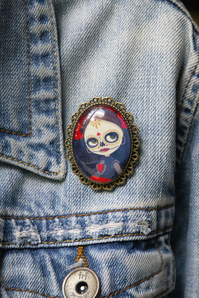 Broche bijou pour veste femme SKULLY