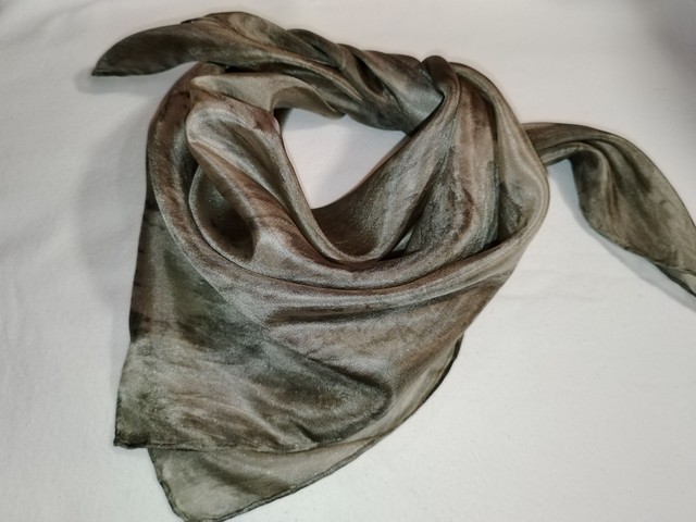 Shibori selyemkendő (dió, közepes)