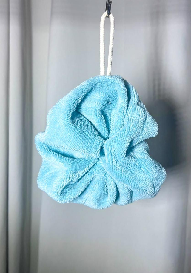 Fleur de douche bleu