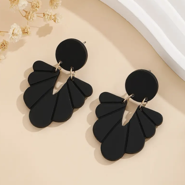 Black fan earrings