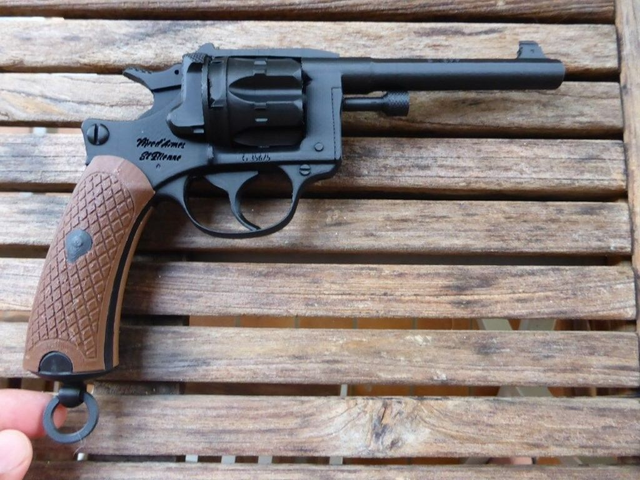 Révolver d’Ordonnance Modèle 1892 Français (14–18 / 39–45) – Reproduction factice