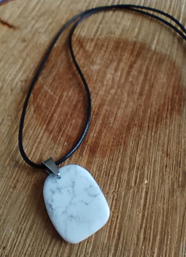 Collier ras de cou Howlite 