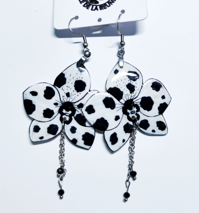 Boucles d&#039;oreilles orchidée noir et blanc