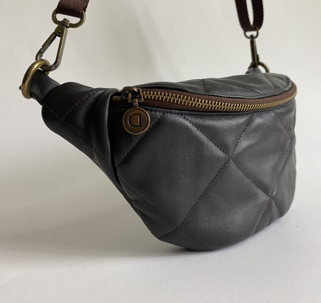 Sac banane en cuir matelassé marron foncé 