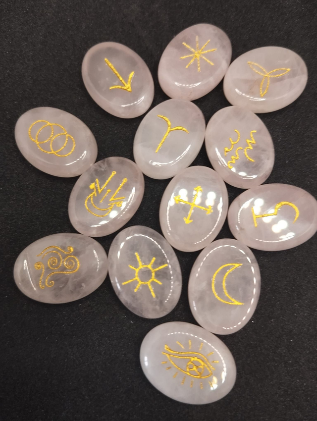 Runes de sorcières en quartz rose