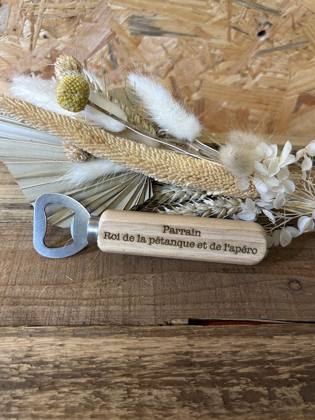 Décapsuleur en bambou "Parrain roi de la pétanque et de l'apéro" 