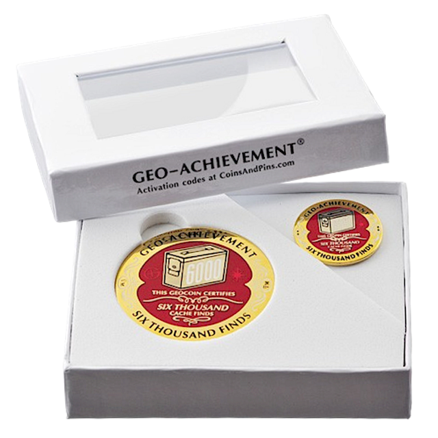 Géocoin "6000 caches trouvés" + Pin's assorti – Édition spéciale