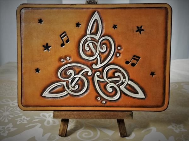 Carte en cuir Triskel musical