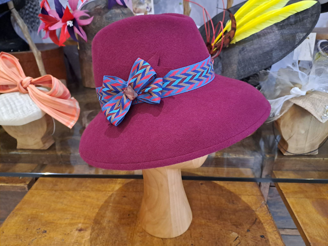 Borsalino bord clochant en feutre de laine mérinos aubergine