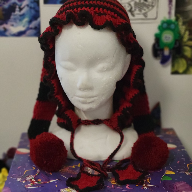 Capuche clown noir et rouge