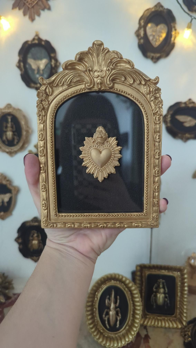 Cadre en arche dorée - cœur sacré ex-voto 