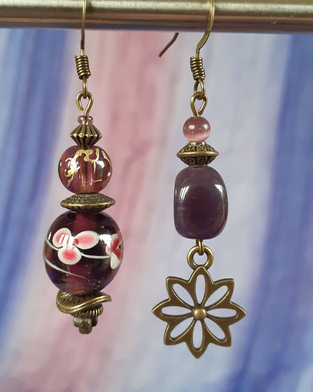 Réréké Boucles d'oreilles asymétriques, couleur prune