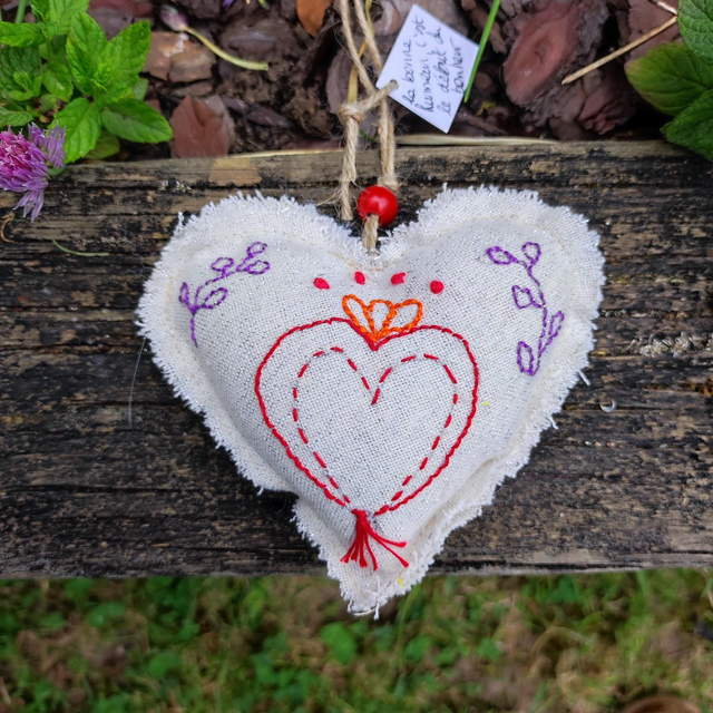 Coeur lavande brodé 