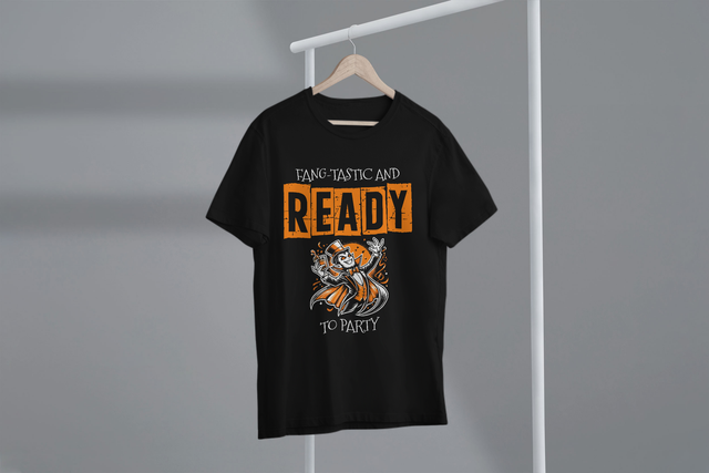 Fang-Tastic And Ready To Party, Halloween Vampire Style
Fang-tastisch und bereit zum Feiern, im Halloween-Vampir-Stil