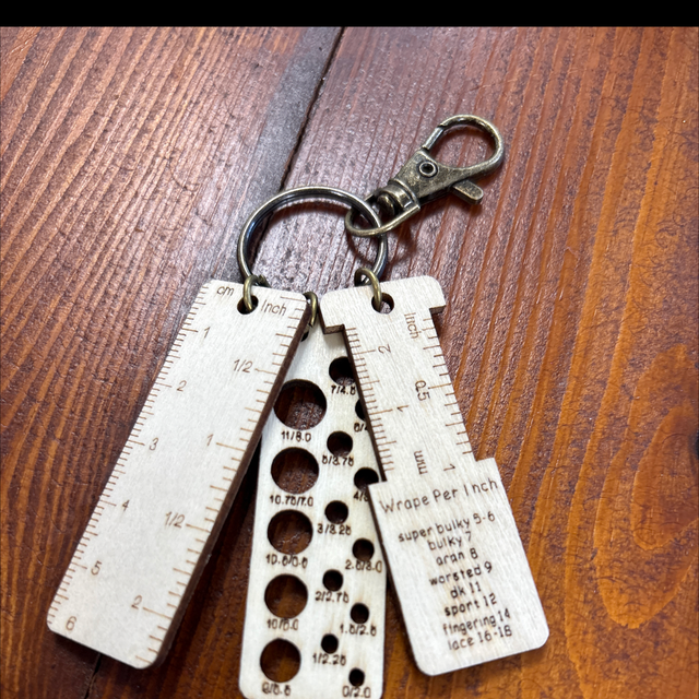 Knitting tool keyring 